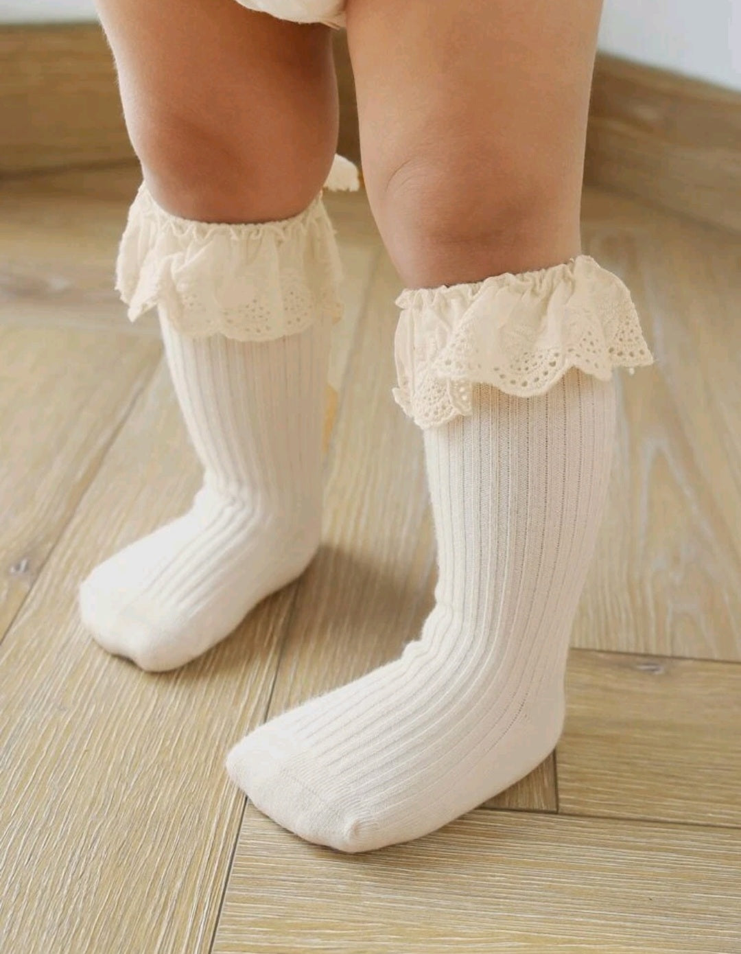 Beidge Ruffle Lace Socks