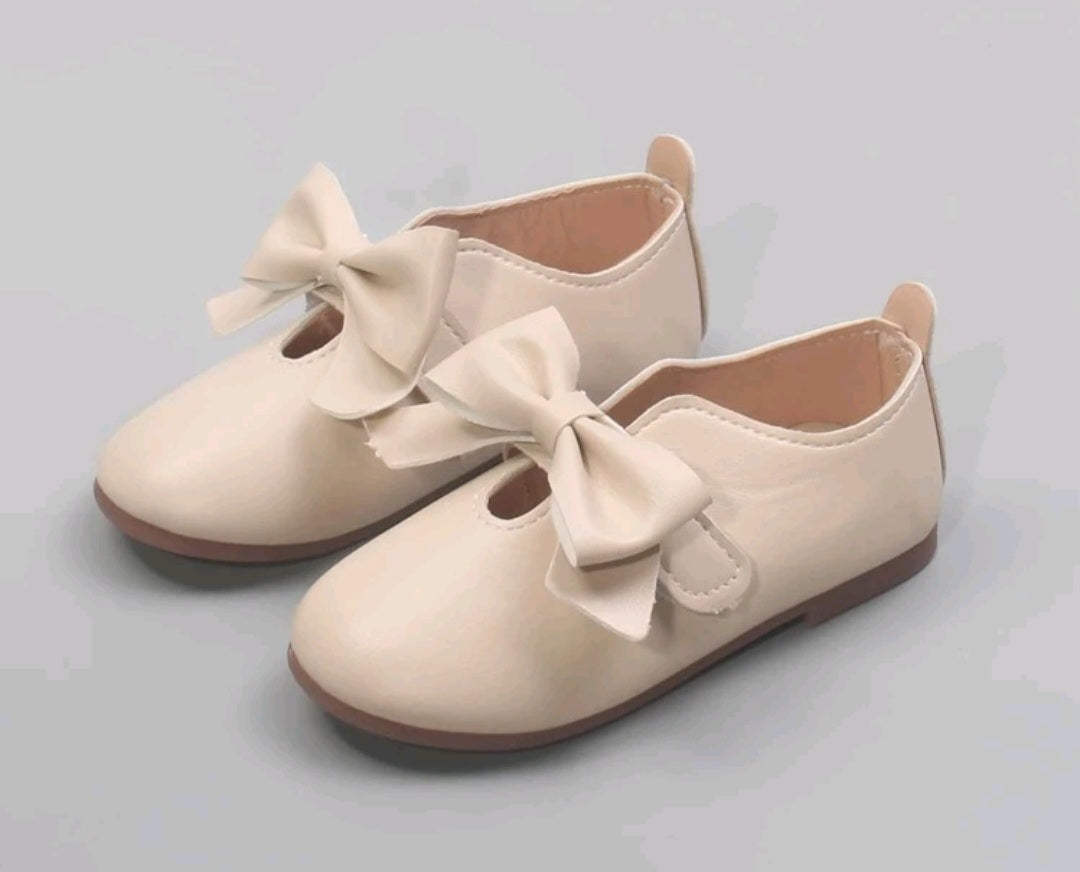 Girls Hook-and-Loop Ivory Leather Flats