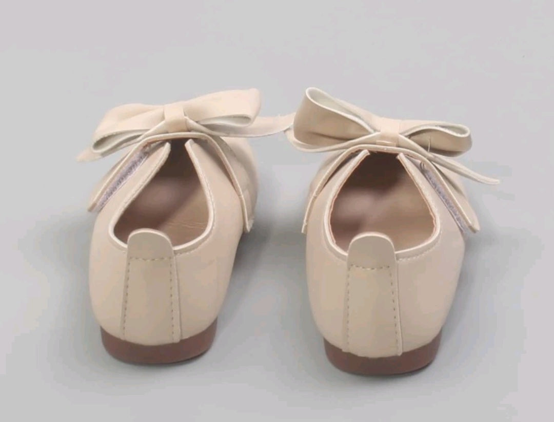 Girls Hook-and-Loop Ivory Leather Flats