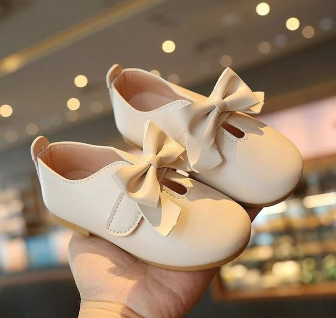 Girls Hook-and-Loop Ivory Leather Flats