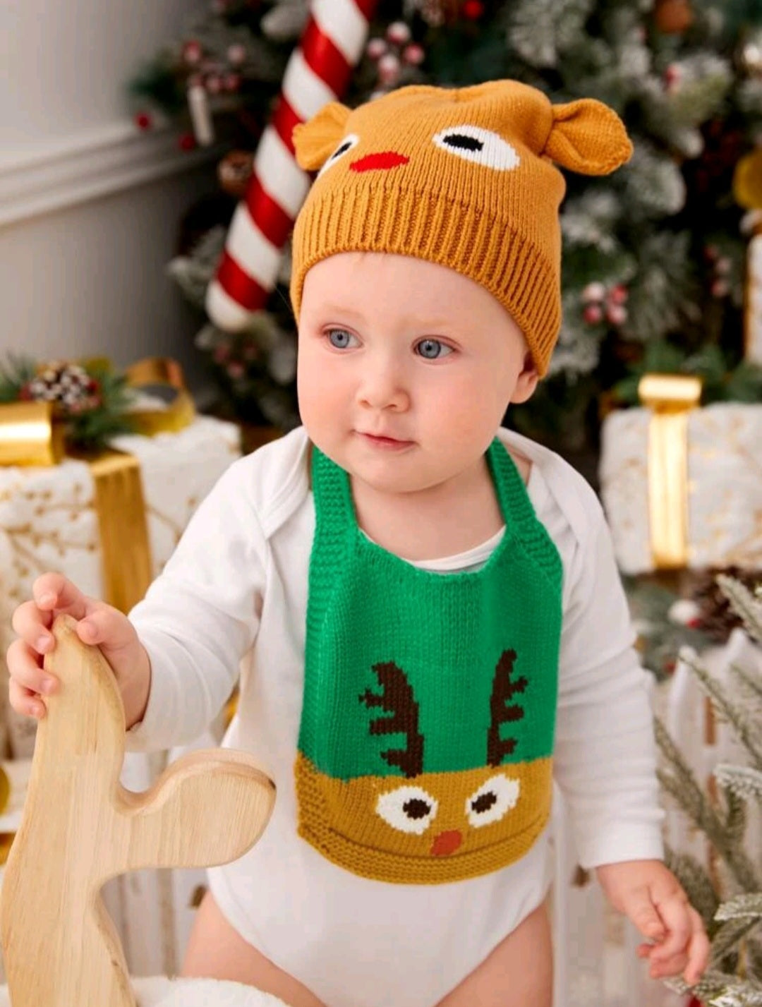 Knitted Raindeer Bib 1PSC