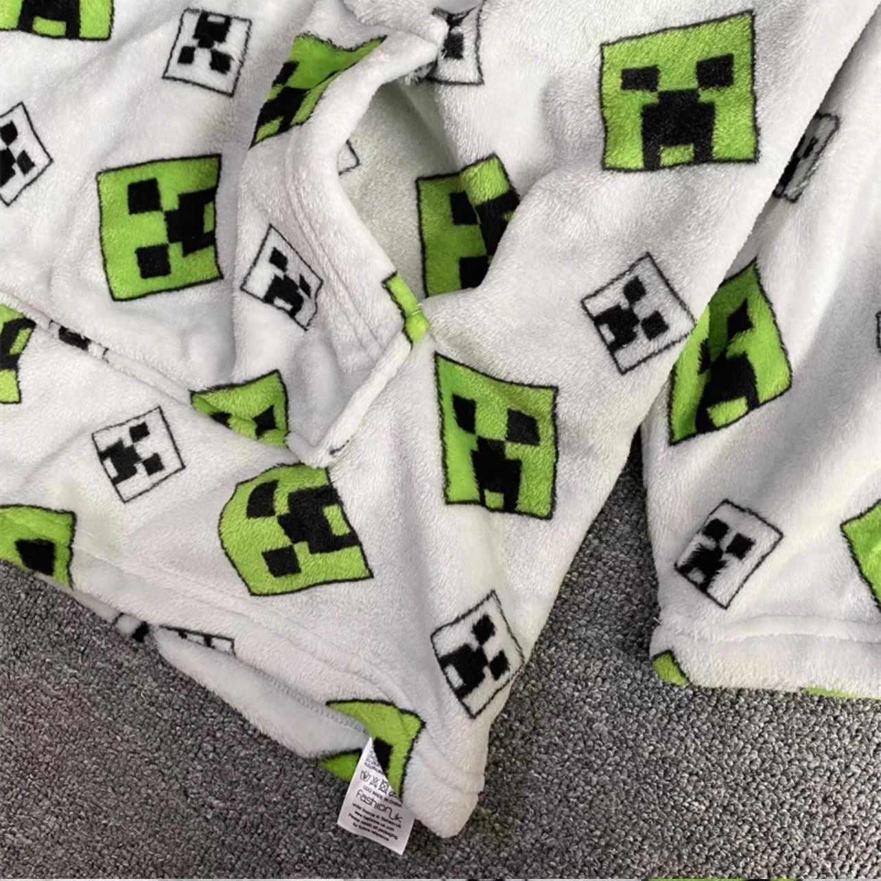 Minecraft Creeper White Oversized Kids Hooded Blanket