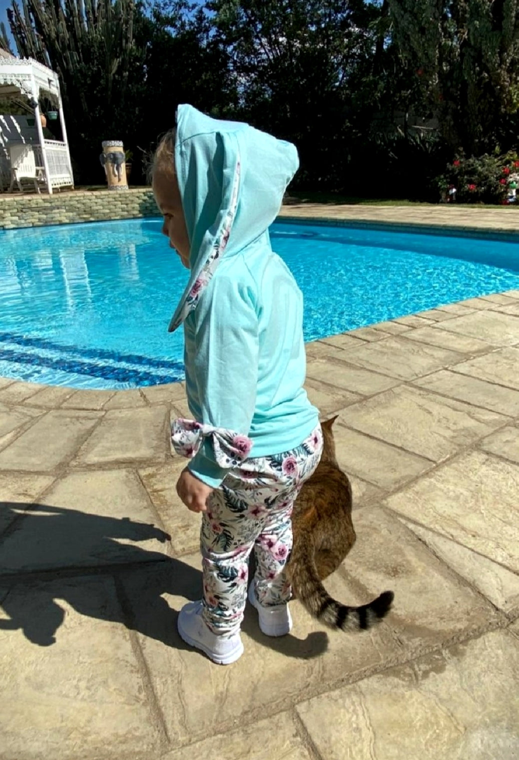 Blue Bunny Floral 10001010