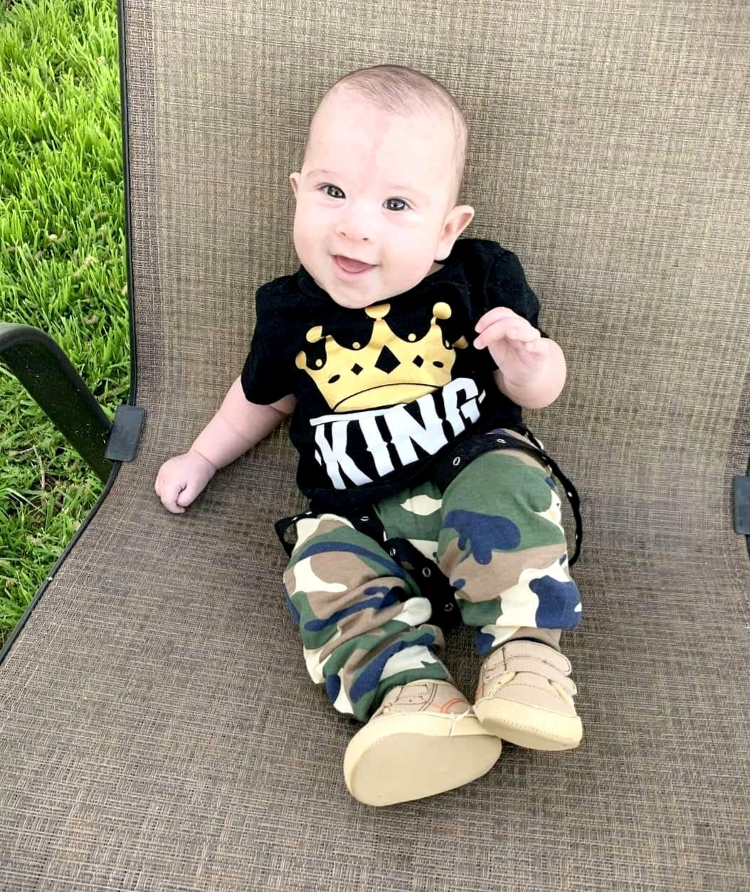 King T-shirt and Camo Pants #200043