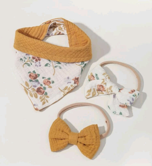 Yellow Floral Muslin V-Bib wit 2 Headbands