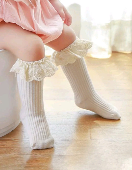 Beidge Ruffle Lace Socks 