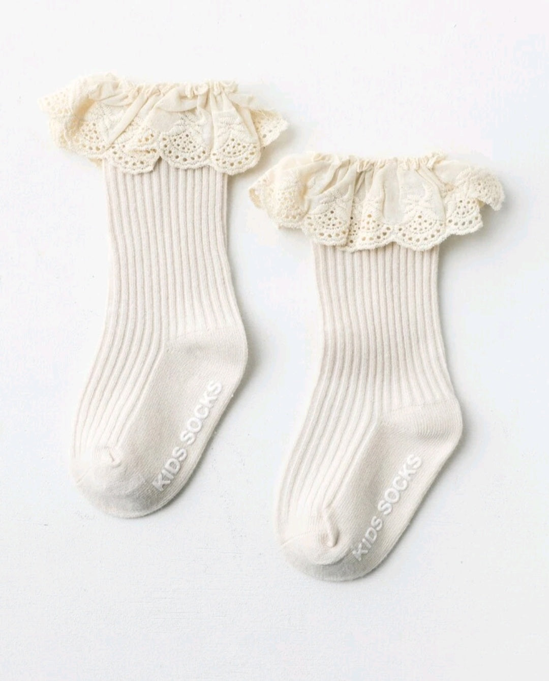 Beidge Ruffle Lace Socks 