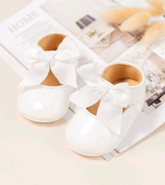 White Bowknot Pumps