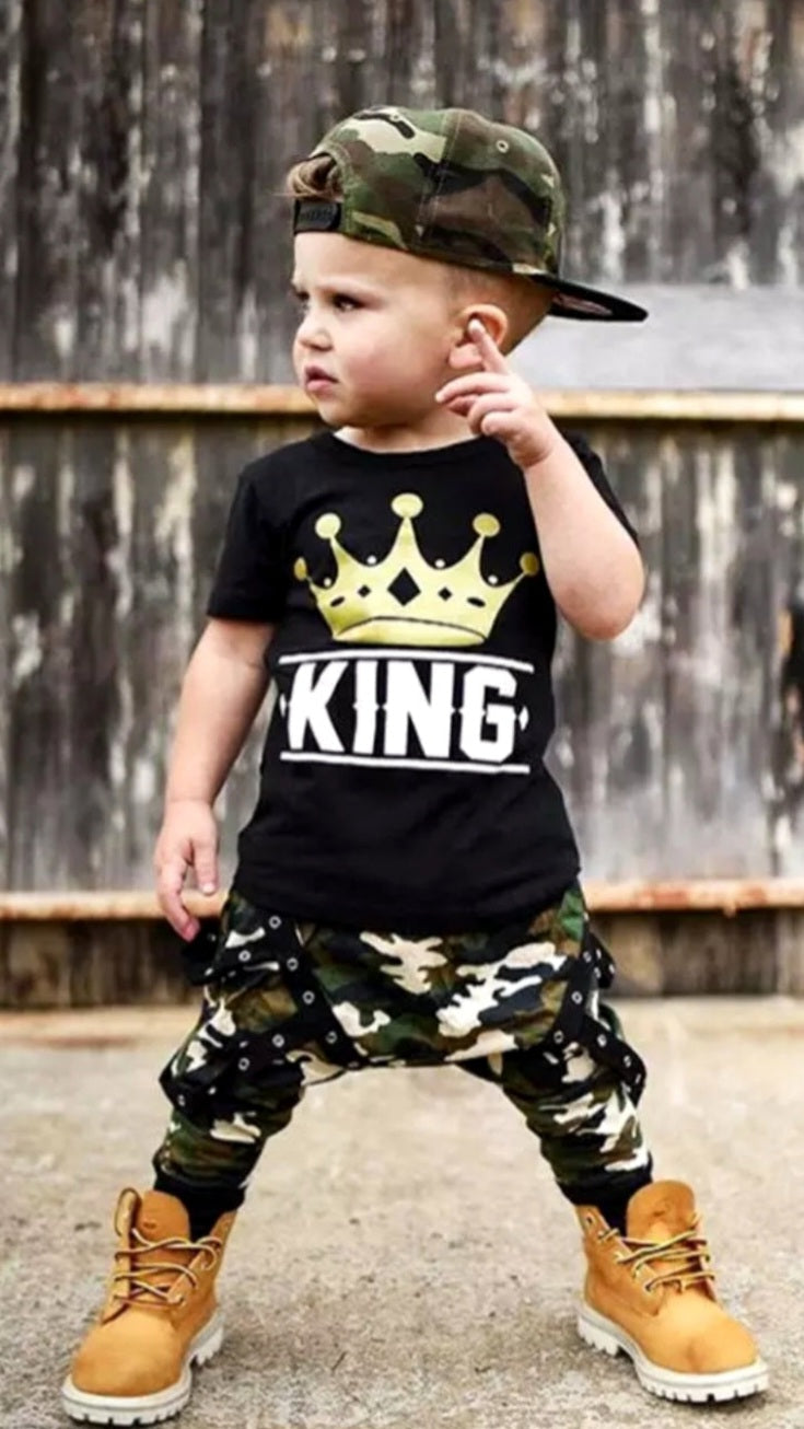 King T-shirt and Camo Pants #200043