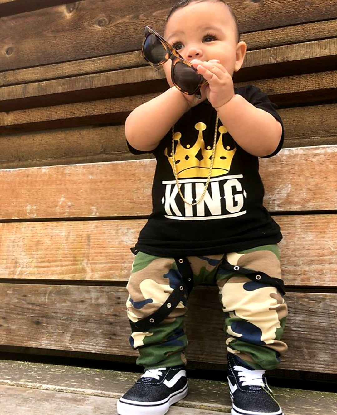 King T-shirt and Camo Pants #200043