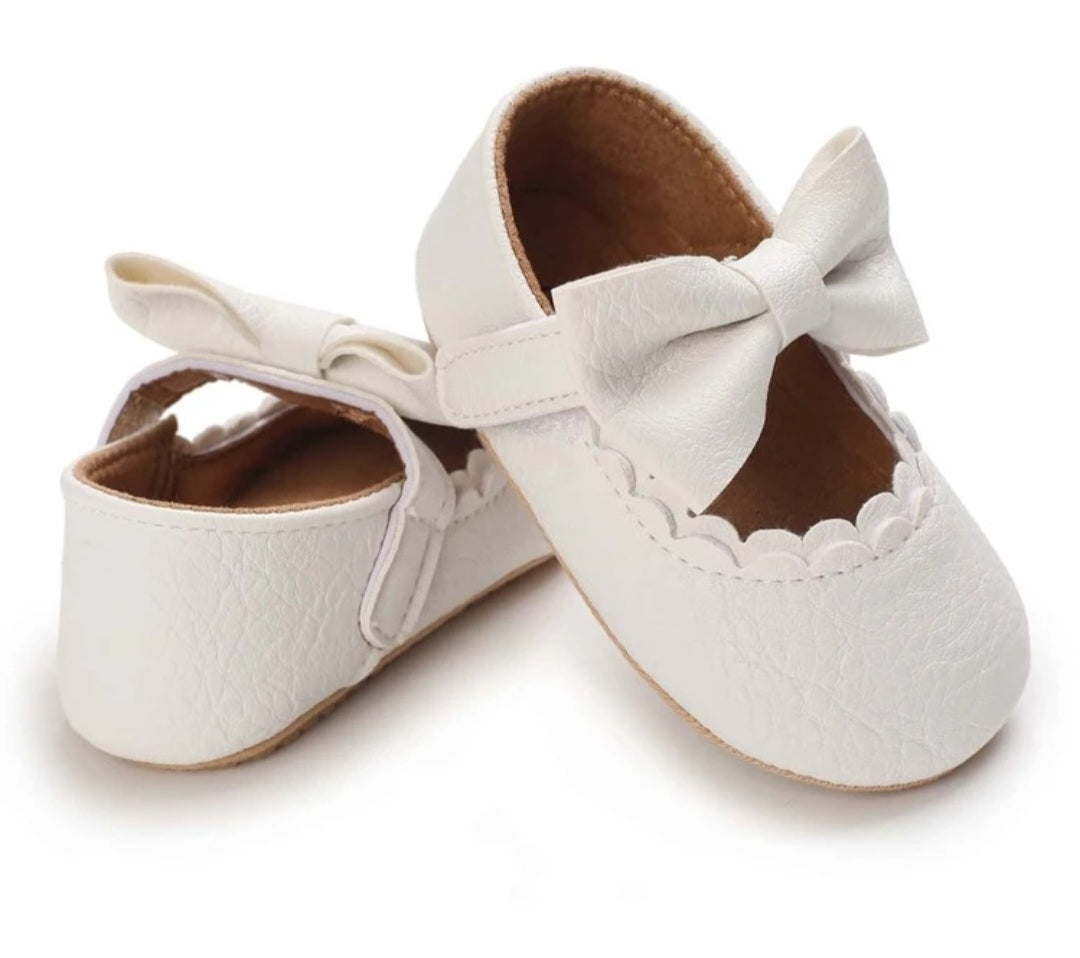 White Bowknot Pumps