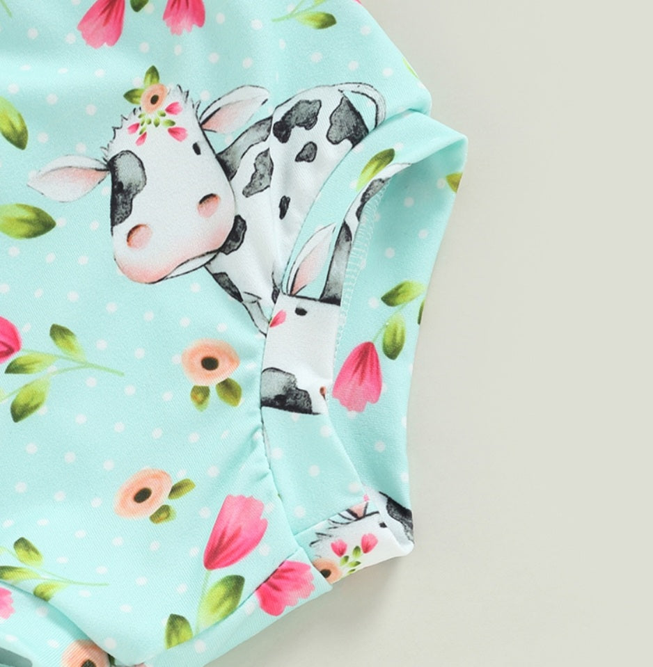 Heard THAT, T-Shirt with Floral Cow Bloomer and Headband